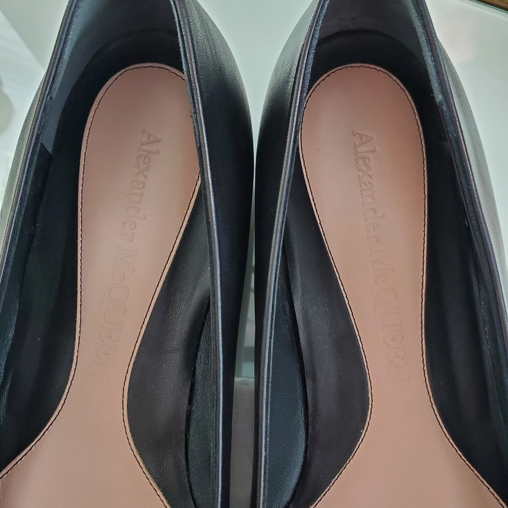 Alexander McQueen Women's Black Leather Pointed Flats with Silver Stud Toe Sz 11 - Picture 4 of 7